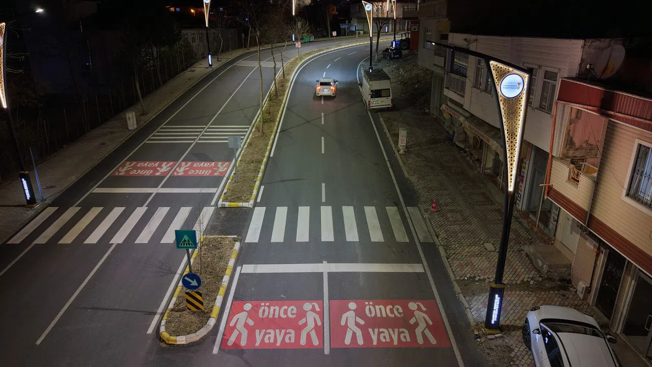 Kahramanmaraş Büyükşehir Belediyesi Andırın'ın Prestij Caddesini Yeniledi