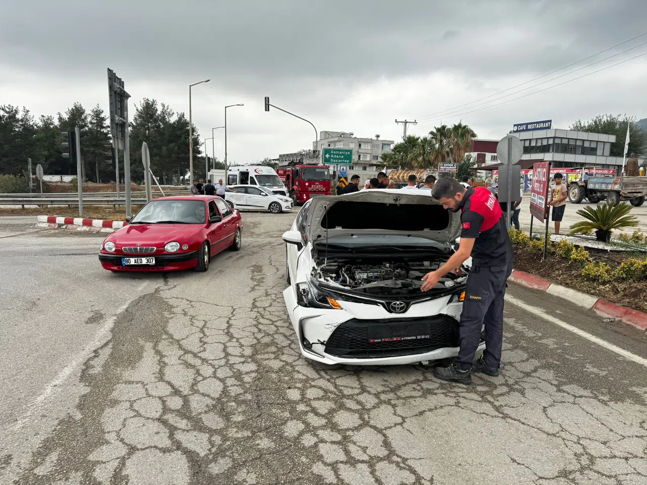 İki Otomobil Çarpıştı: 2 Yaralı