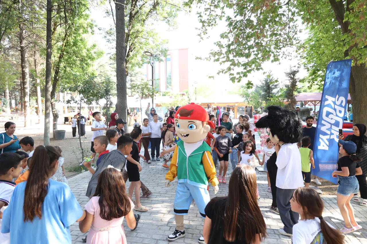 14 ilçede şenlikli yaz başladı