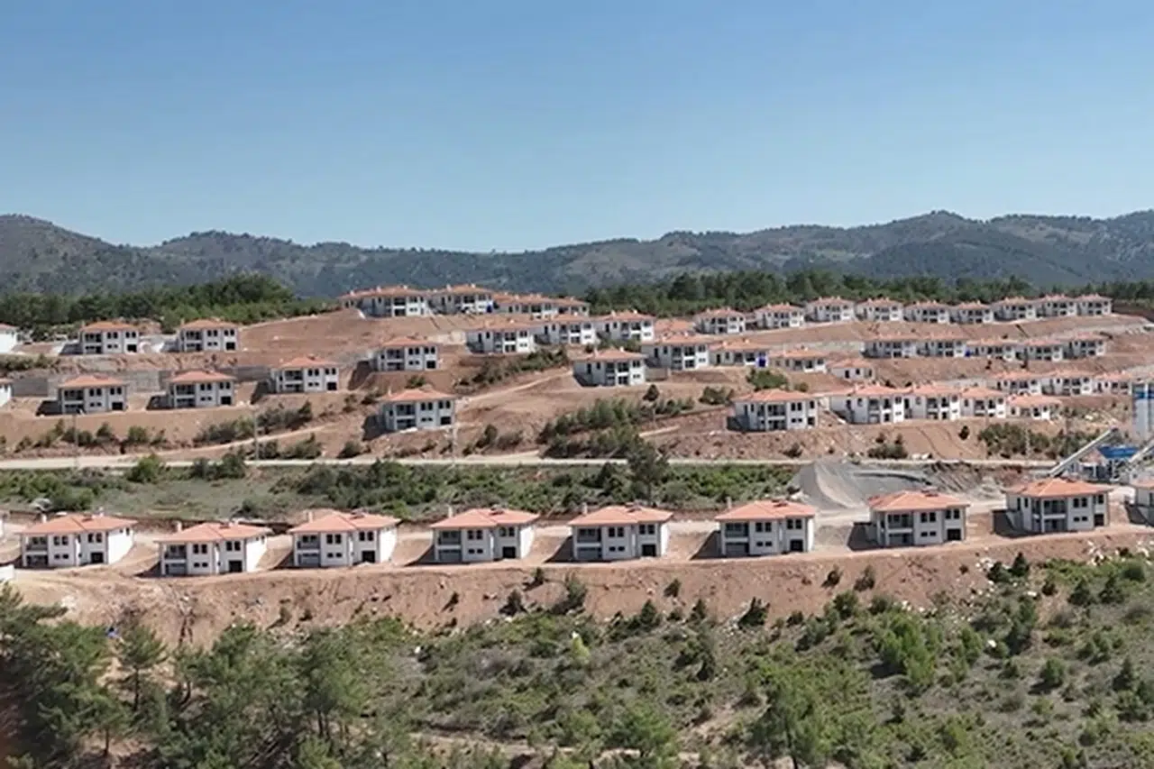 Afet bölgesinin iki katlı köy evleri tamamlandı... İlk görüntüler Kahramanmaraş Bulanık Köyü'nden
