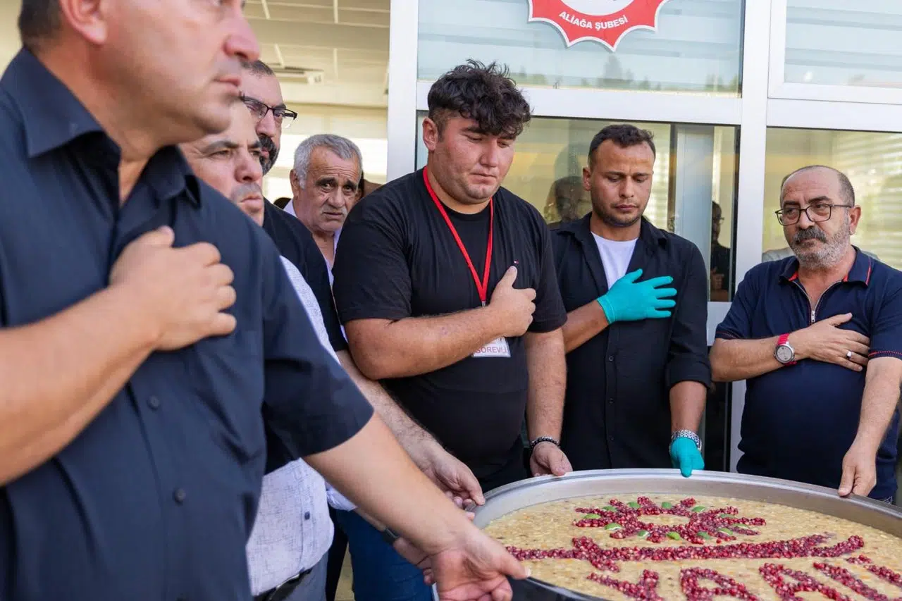 Başkan Tugay Aliağa’da aşure lokmasına ortak oldu