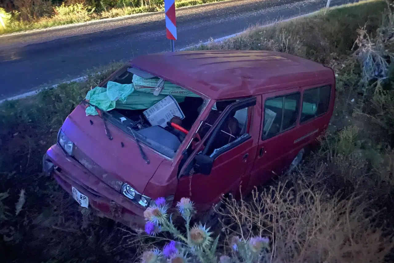 Bilecik Pazaryeri'nde minibüs dereye uçtu: 1 yaralı