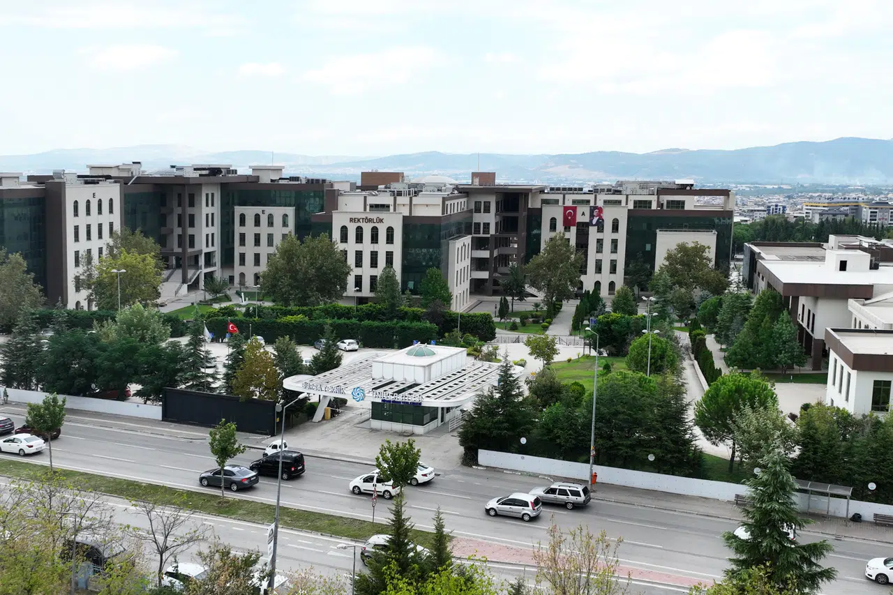 BTÜ'ye YÖKAK'tan 5 yıllık tam akreditasyon