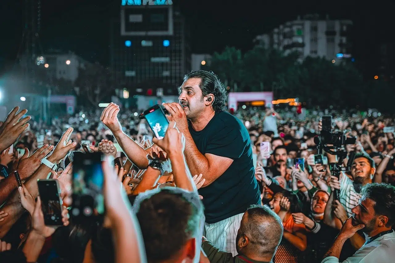 Bayhan 20 Yıllık Hasreti Konserle Taçlandırdı