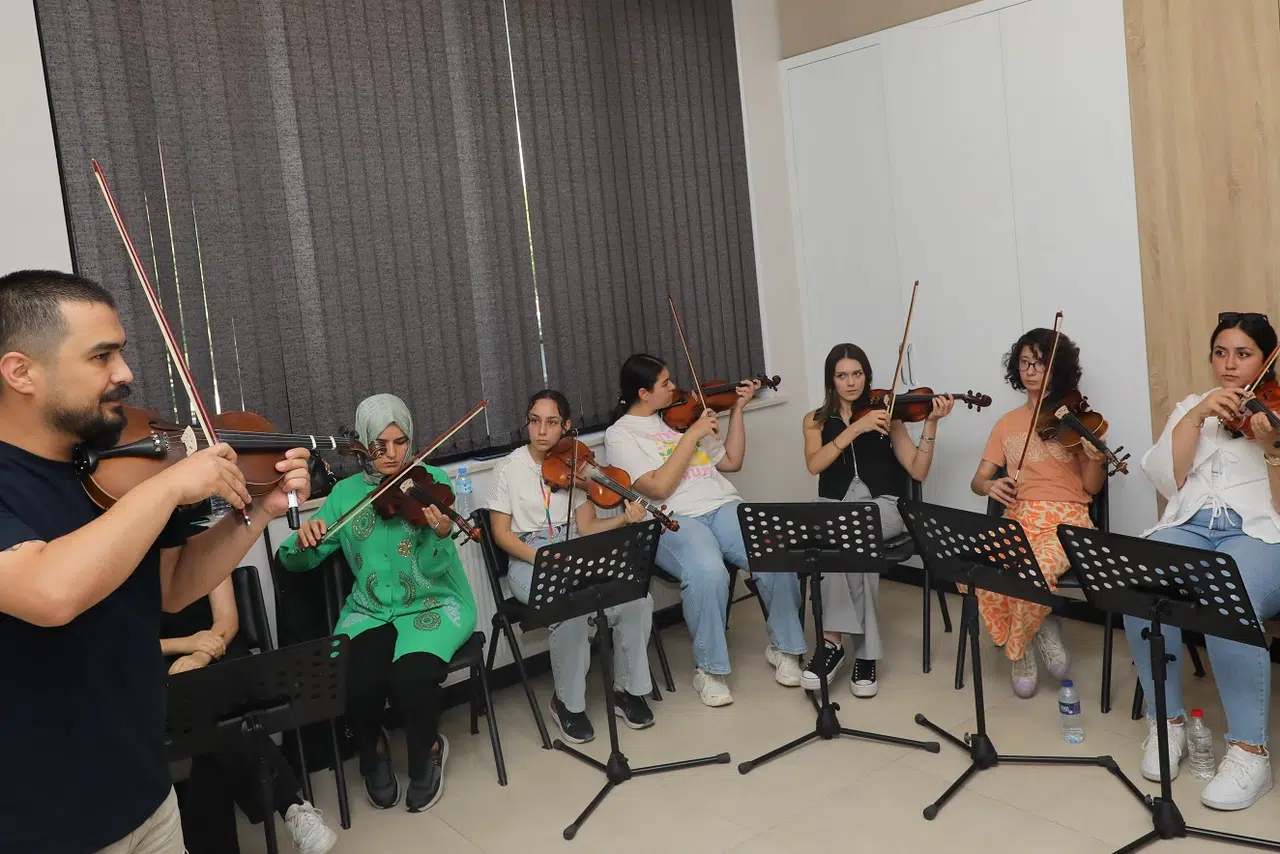 Gençler yazı dolu dolu geçiriyor