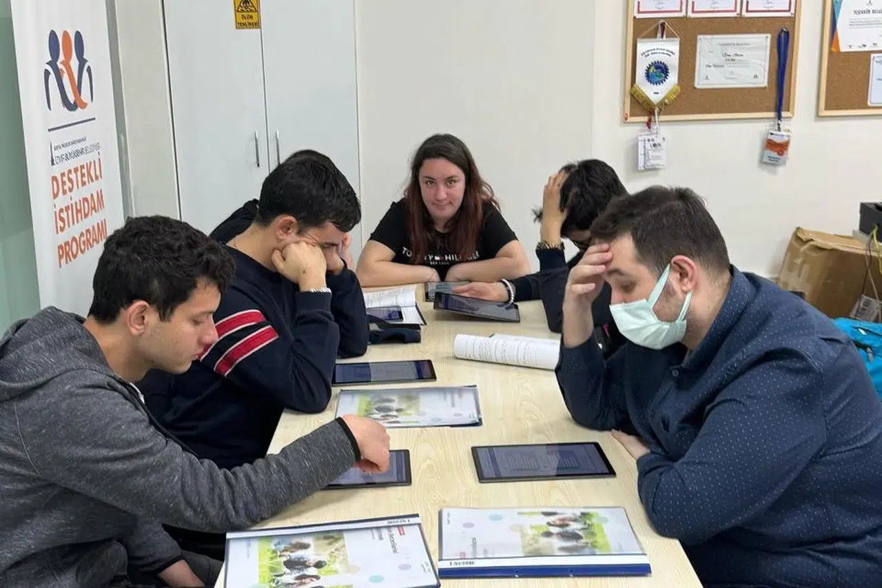 İŞ-İN hem işe hem hayata hazırlıyor