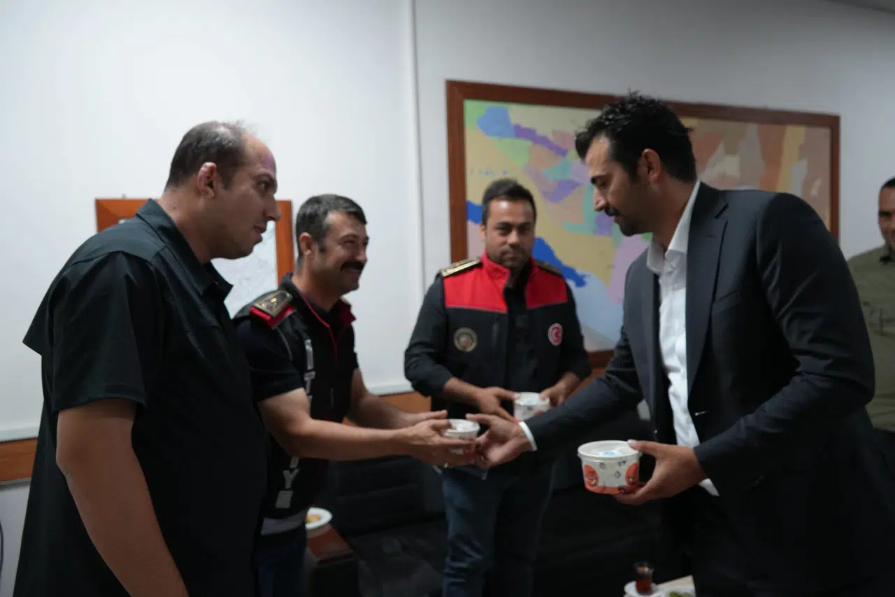 Kahramanmaraş'ta Ülkü Ocakları'ndan 'Ateşin Kahramanlarına' aşure ikramı