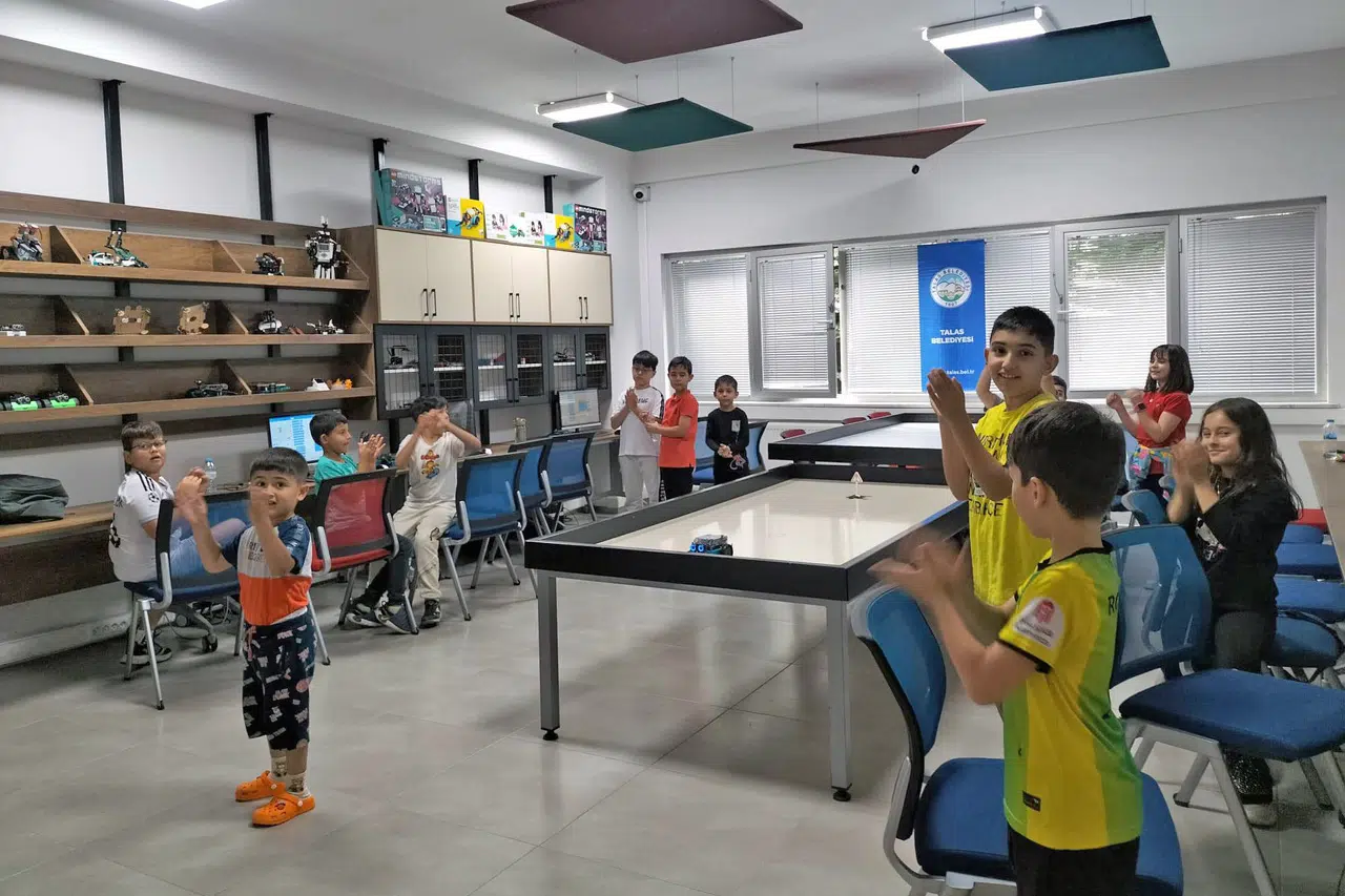 Kayseri Talas'tan geleceğin teknoloji yıldızlarına yaz desteği