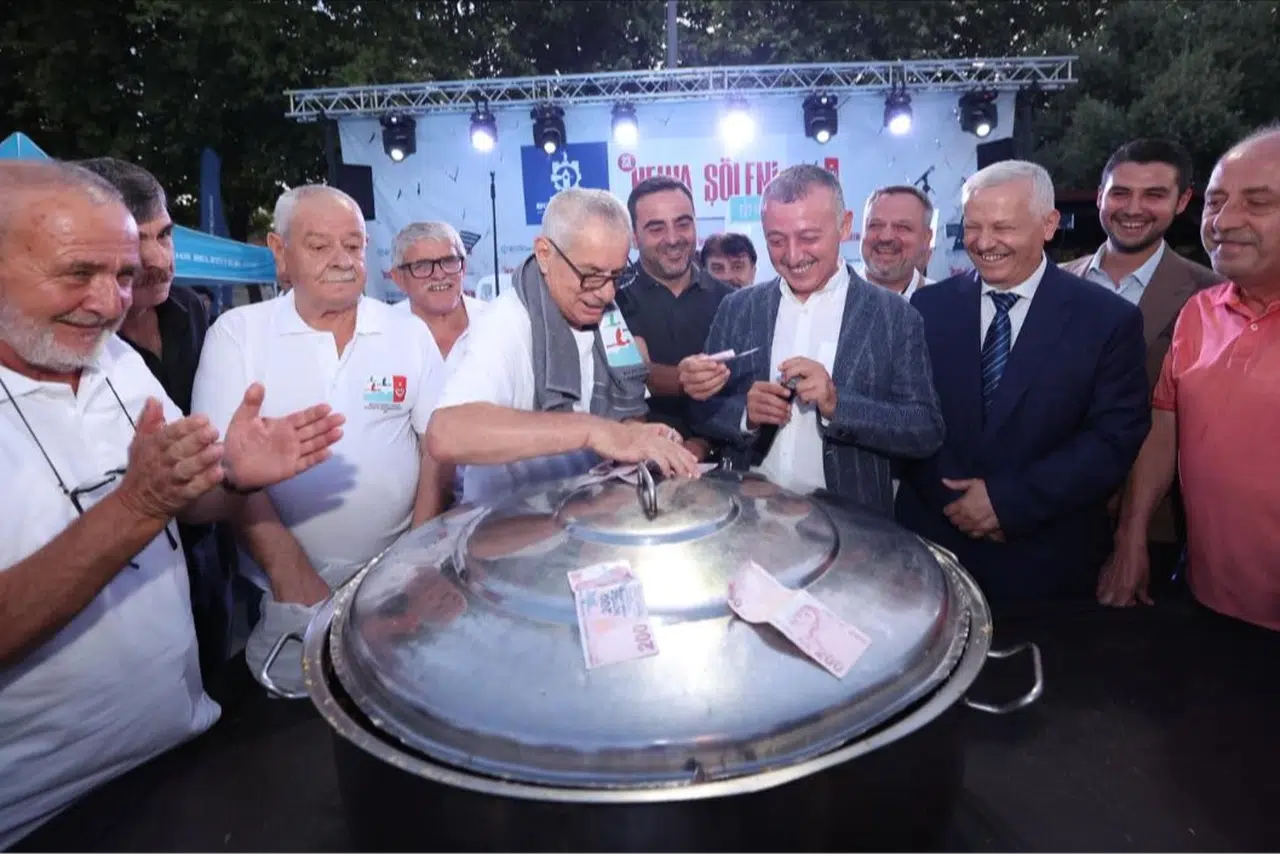 Kazan açıldı, ilk helvalar dağıtıldı