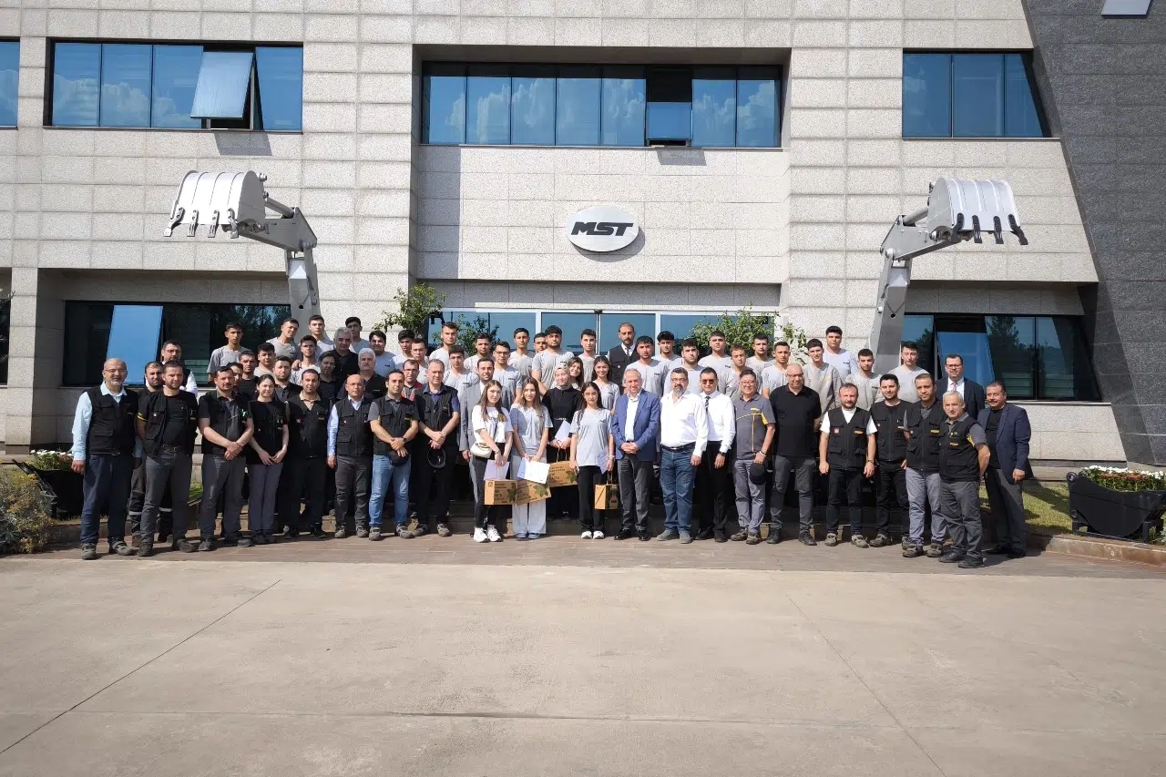 MST Akademi ilk mezunlarını verdi... Sektöre nitelikli genç güç