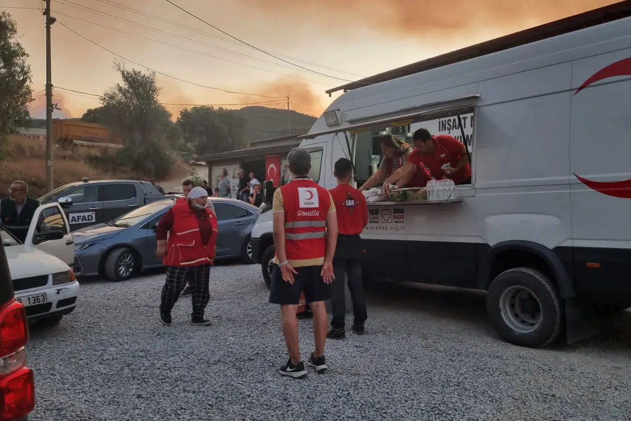 Türk Kızılay'dan 5 günde 288 bin kişilik beslenme hizmeti