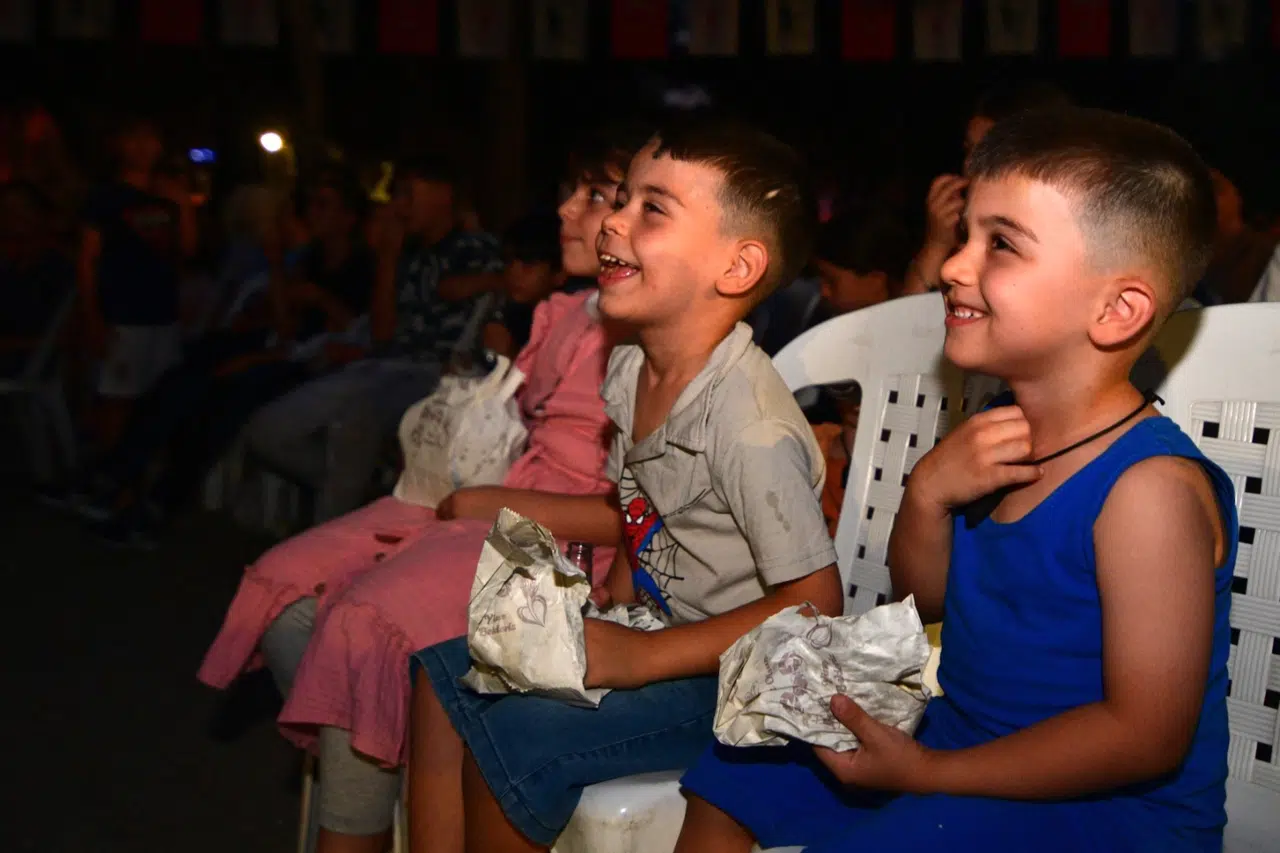 Yaz Sinema Günlerinde  'Açık Hava'da gülüyor