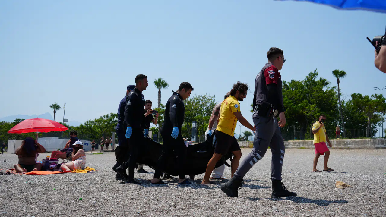 Vücudunda Kesikler Bulunan Erkek Cesedi Bulundu