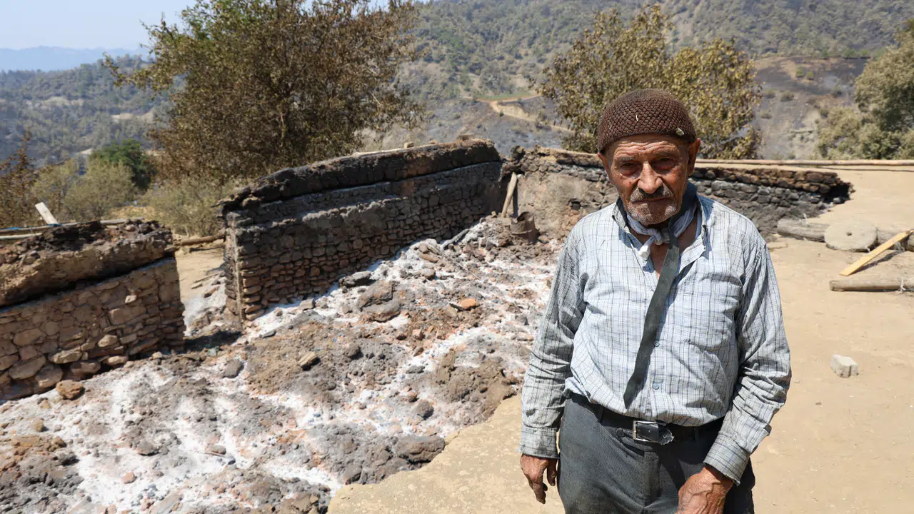 Kahramanmaraş'ta Çıkan Yangında 3 Ev Yandı, 130 Kişi Güvenli Alana Tahliye Edildi