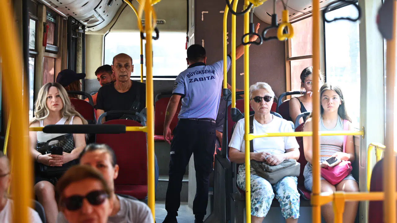 Otobüs Ve Taksilere Sıkı Denetim