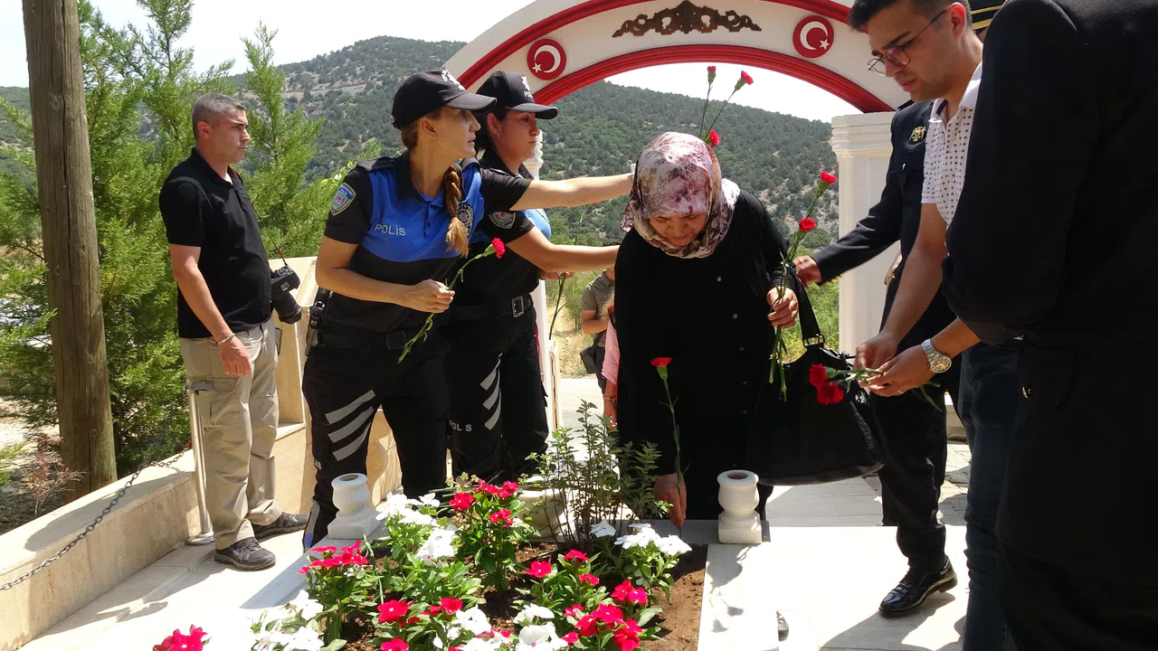 15 Temmuz Şehidi Ve Terörle Mücadele Şehidi Mezarı Başında Anıldı