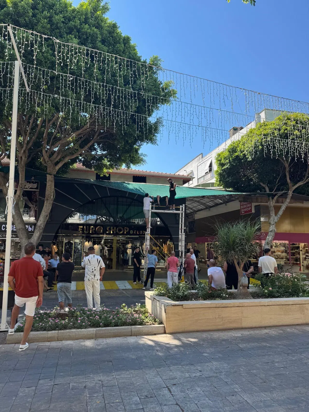 Balkondan Düştü, Tente Hayatını Kurtardı