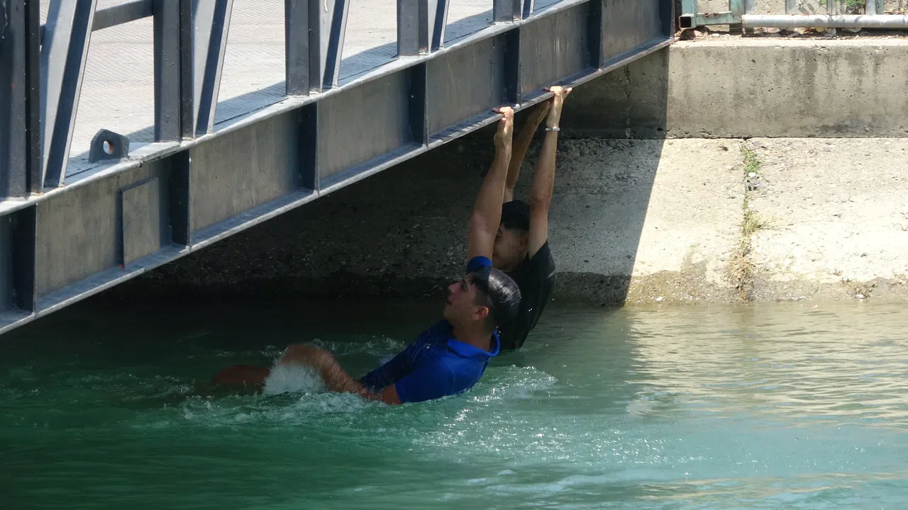 Boğulmak Üzere Olan Çocuğu İnşaat İşçisi Kurtardı