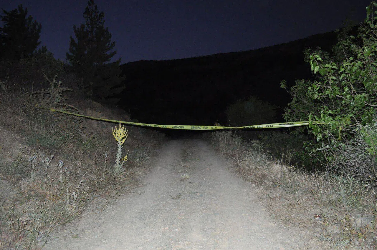 Çalıntı Araçla Kaçarken 'Dur' İhtarına Uymadı, Jandarmaya Ateş Edip Kendini Vurdu