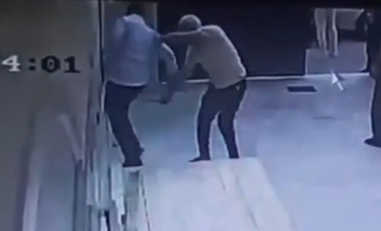 Cami Müezzini Bıçaklandı