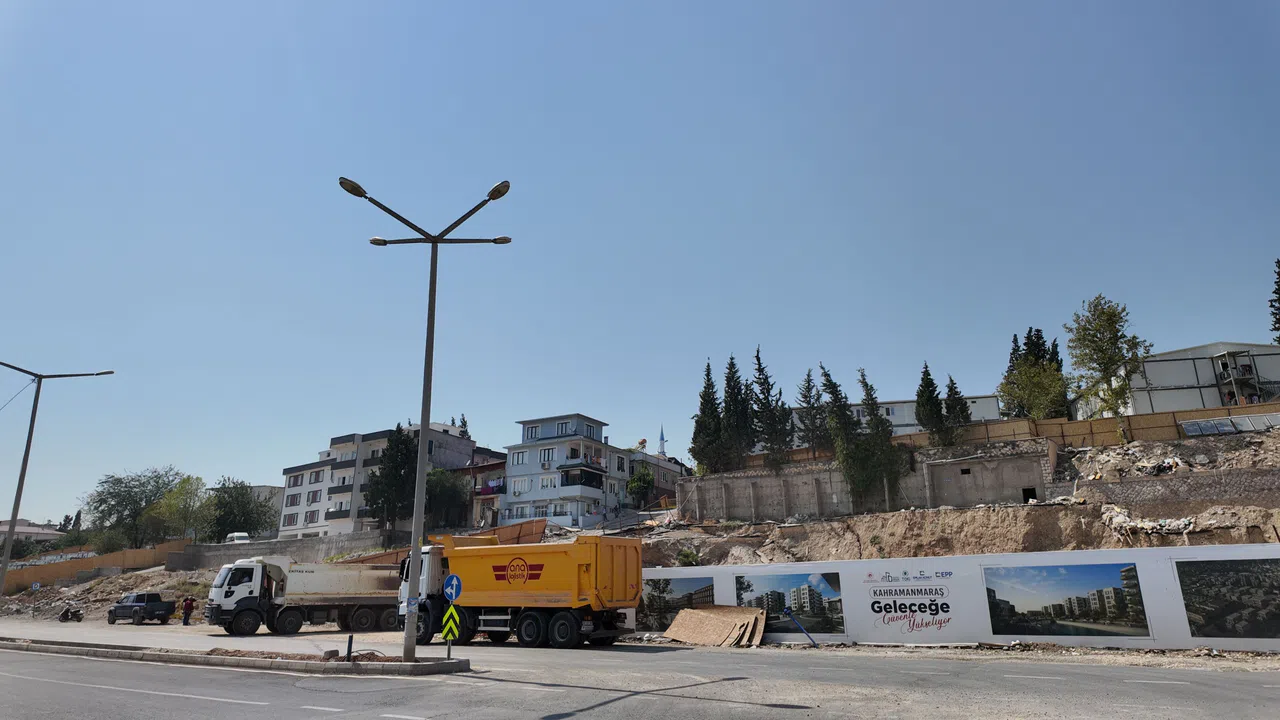 Kahramanmaraş’ta İnşaat Sahasında Heyelan: Bir Ev Tahliye Edildi