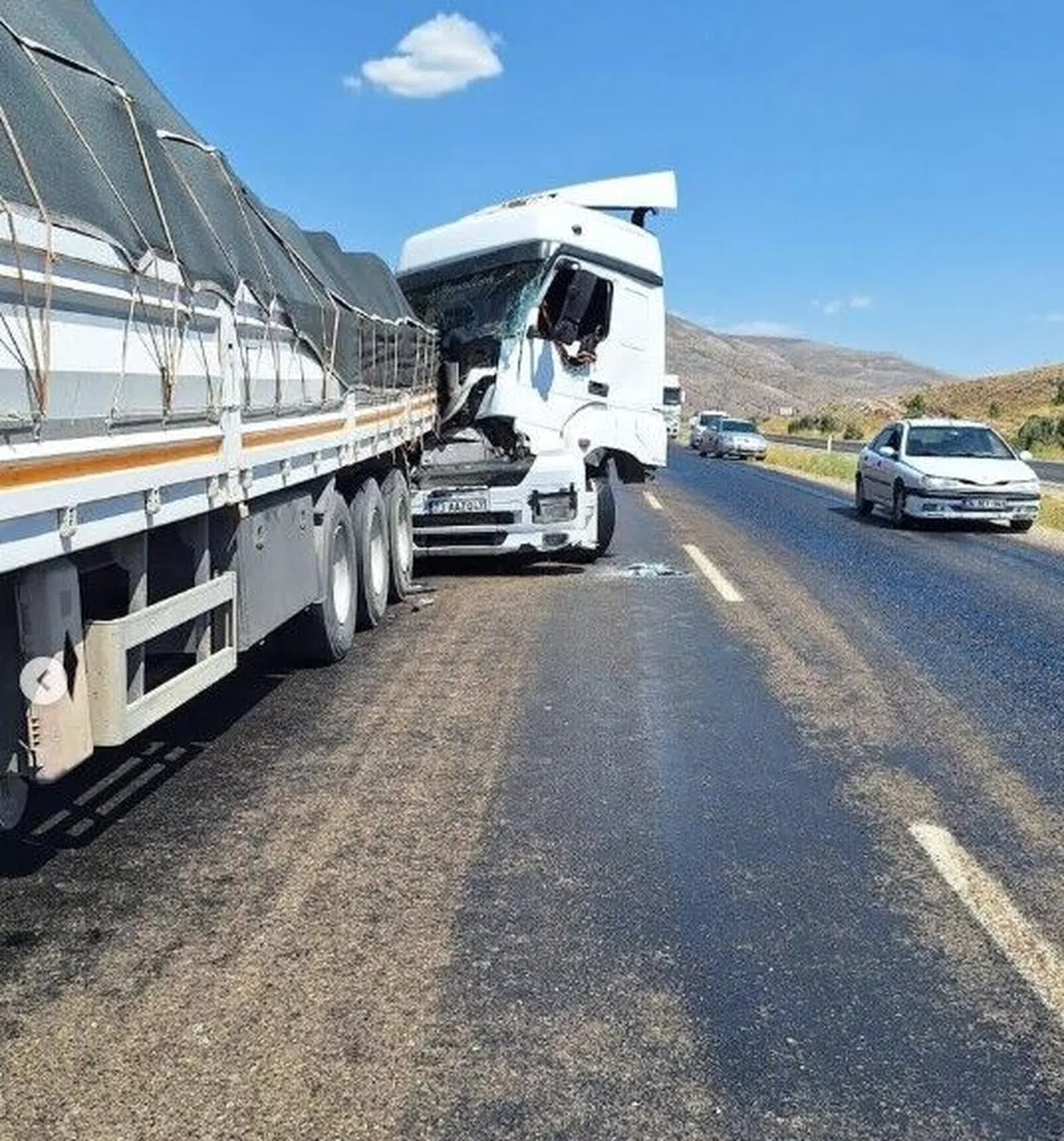 Kahramanmaraş’ta Duran TIR’a Çarptı