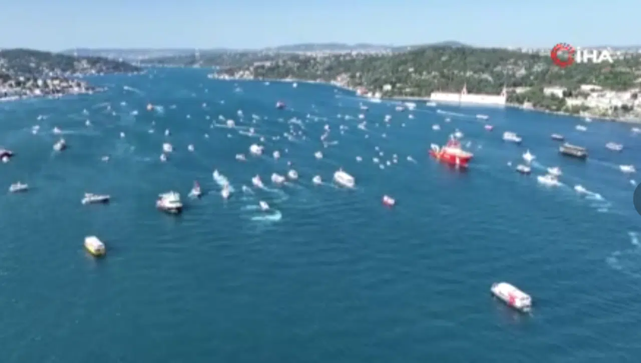 Boğaz’dan 15 Temmuz geçişi: 253 şehidin anısına 253 tekne kortejde yer alıyor