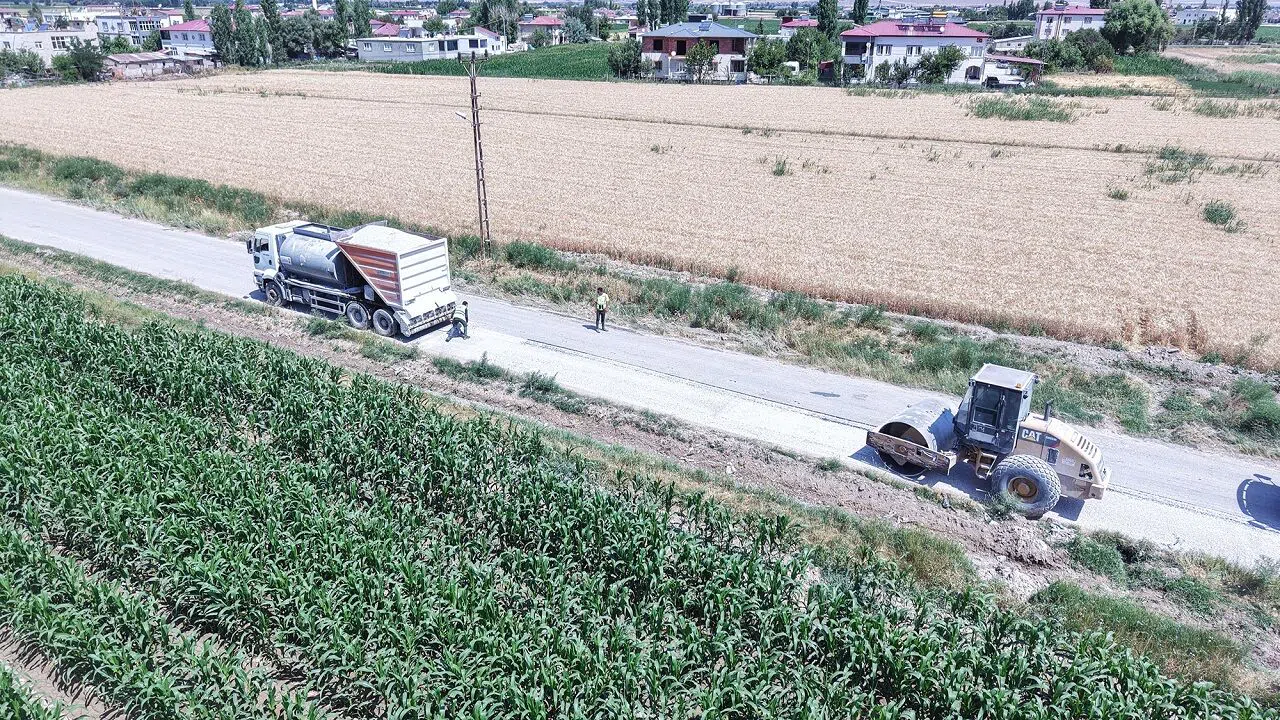 Elbistan’da Kırsal Yollar Konforlu Hale Geldi