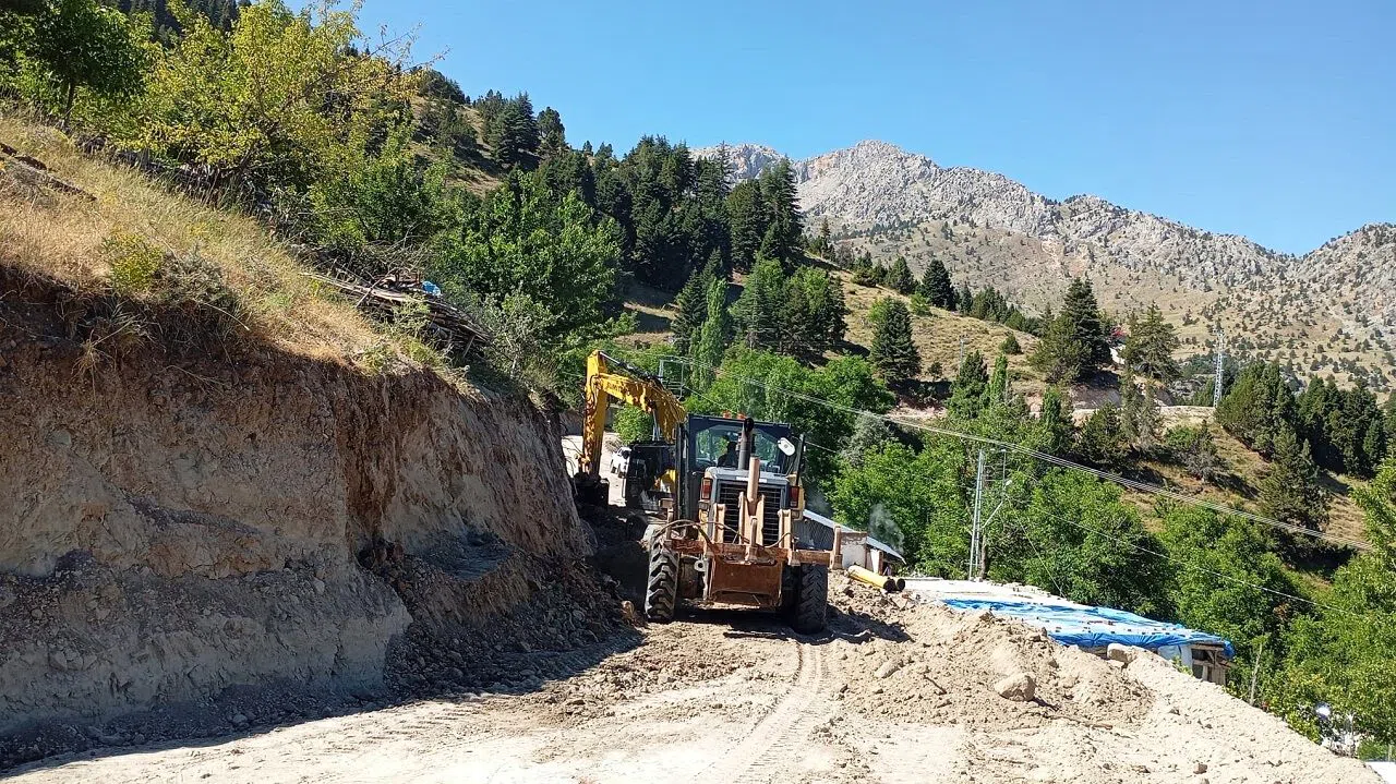 Kahramanmaraş Büyükşehir’den Göksun Elmalı’ya 2 Kilometrelik Yeni Yol