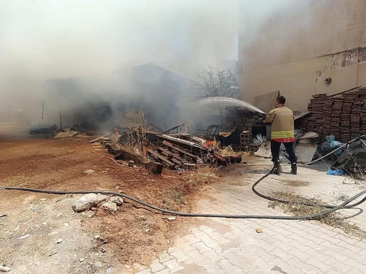 Evde Çıkan Yangın, Otomobile Sıçradı