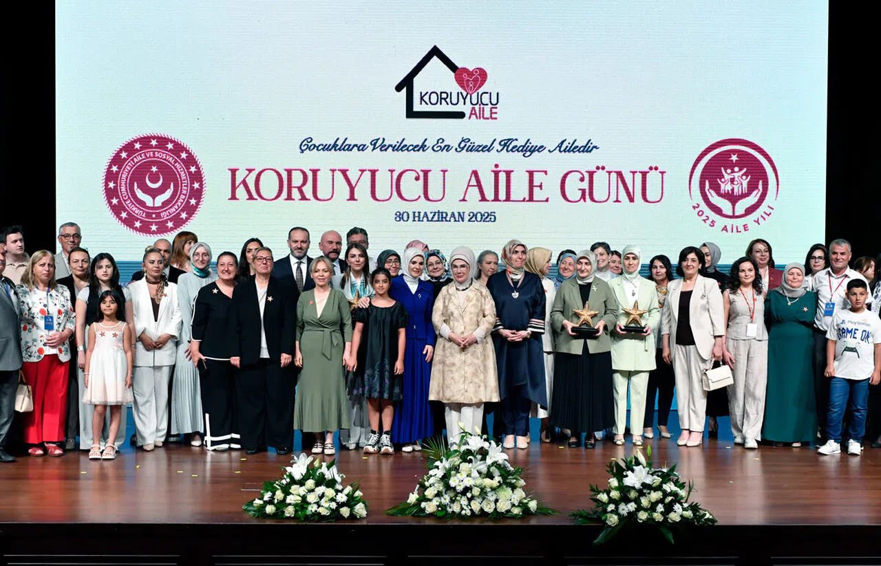 Emine Erdoğan’dan Koruyucu Ailede Öncü Şehir Kahramanmaraş’a Plaket