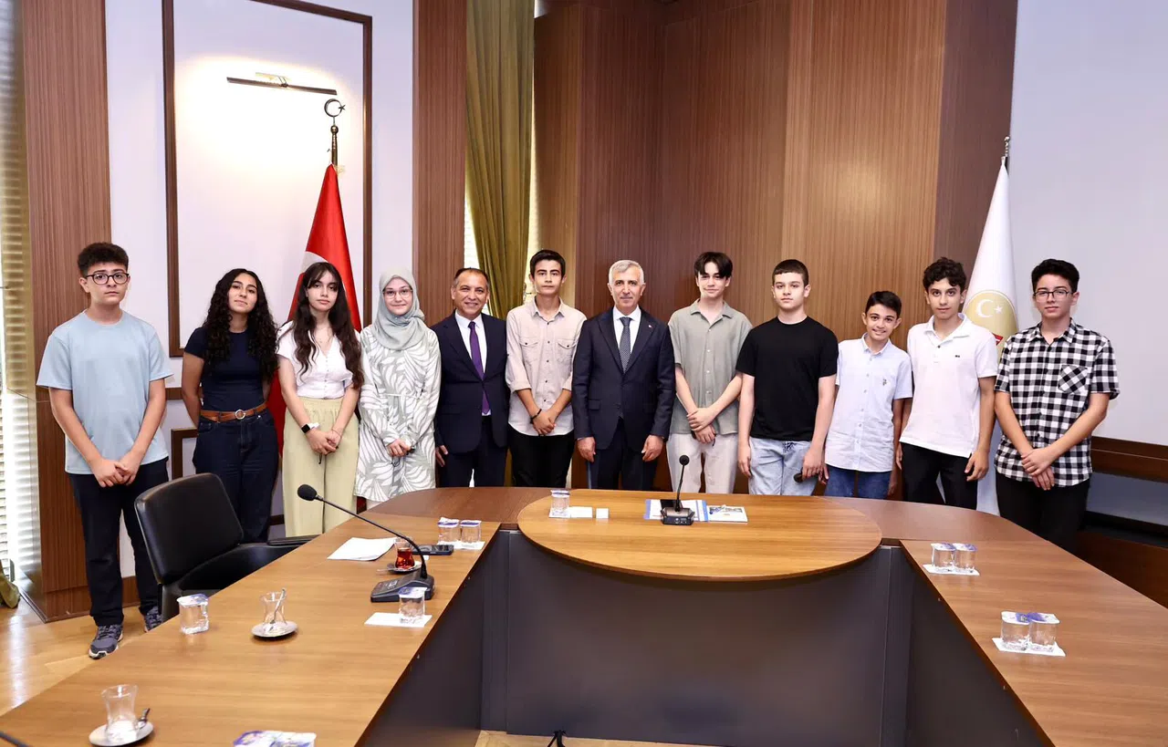 Kahramanmaraşlı LGS Şampiyonları Vali Ünlüer’i Ziyaret Etti