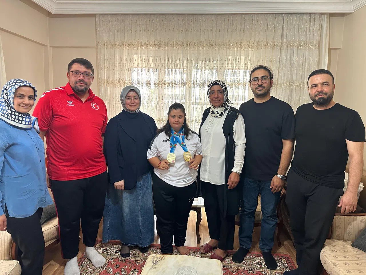 Kahramanmaraş’ın Gururu Zeynep Sude’ye Anlamlı Ziyaret