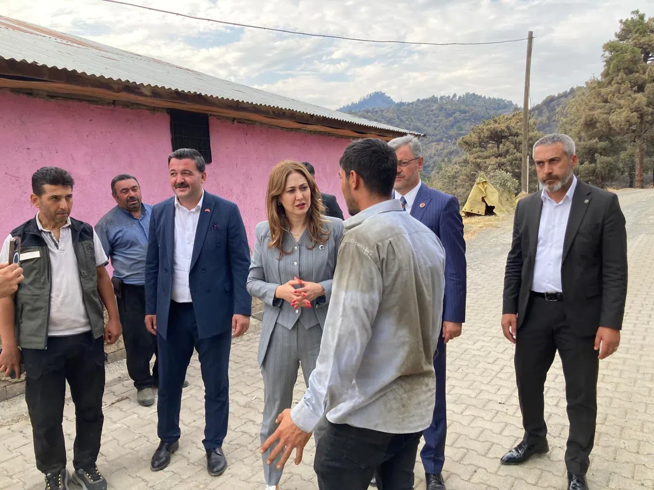 Milletvekili Karakoç Dora’dan Yangından Etkilenen Vatandaşlara Destek Ziyareti