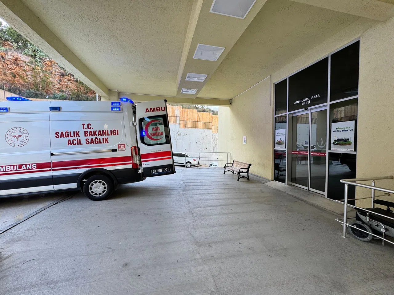 İnşattan Düşen İşçi Ağır Yaralandı