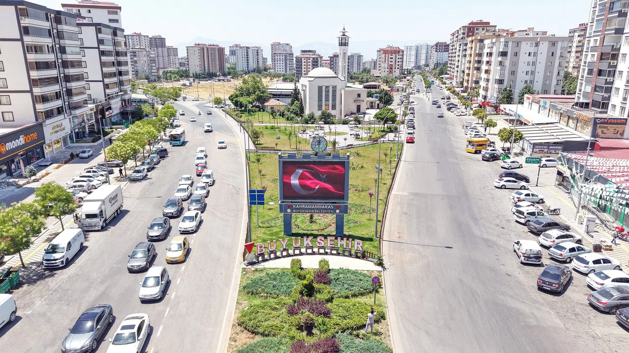 Kahramanmaraş Ay Yıldızla Donandı, Milli Ruh Sokaklara Taştı