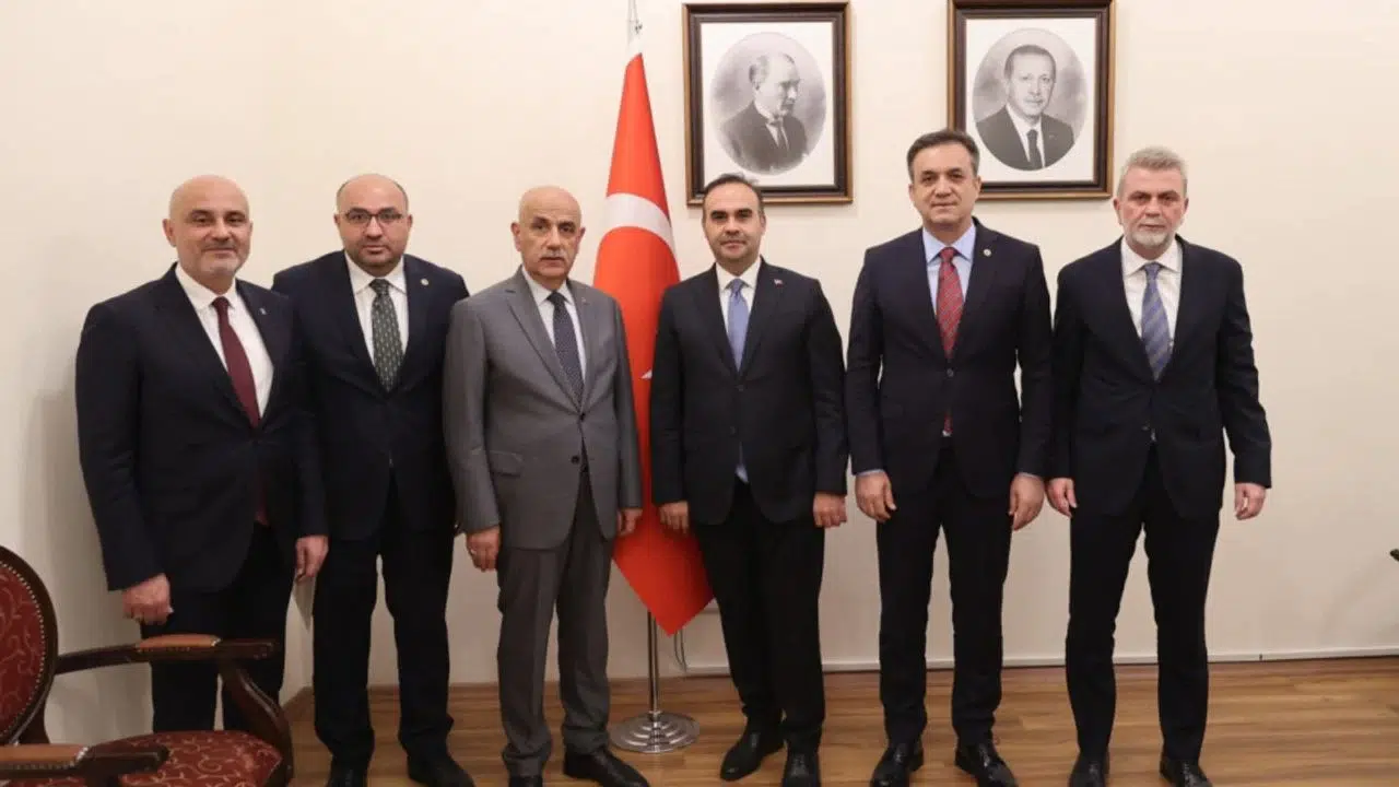 AK Parti Kahramanmaraş Heyetinden Bakan Kacır’a Ziyaret