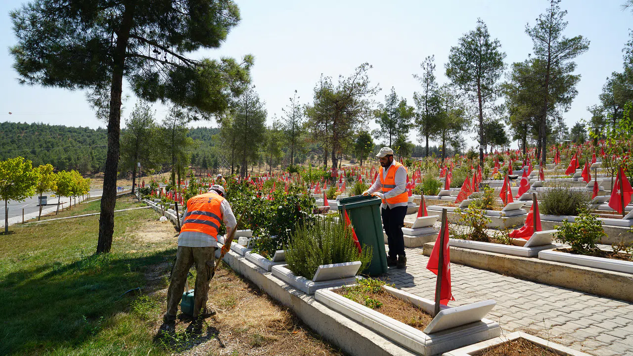 Kapıçam Mezarlığı’nda Bakım ve Temizlik Seferberliği