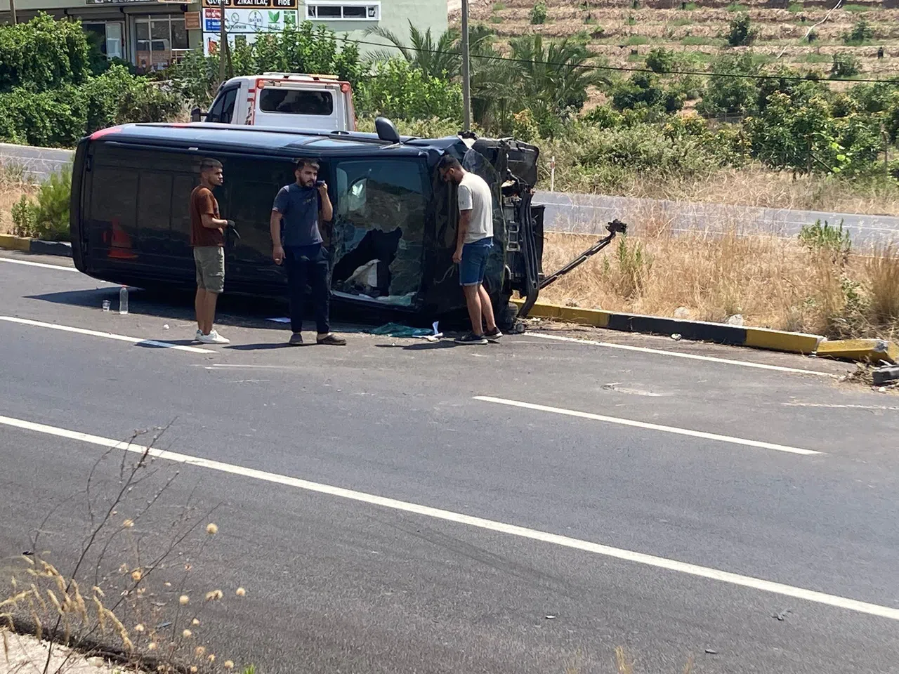 Karşı Şeride Geçen Hafif Ticari Araç Ticari Taksiyle Çarpıştı