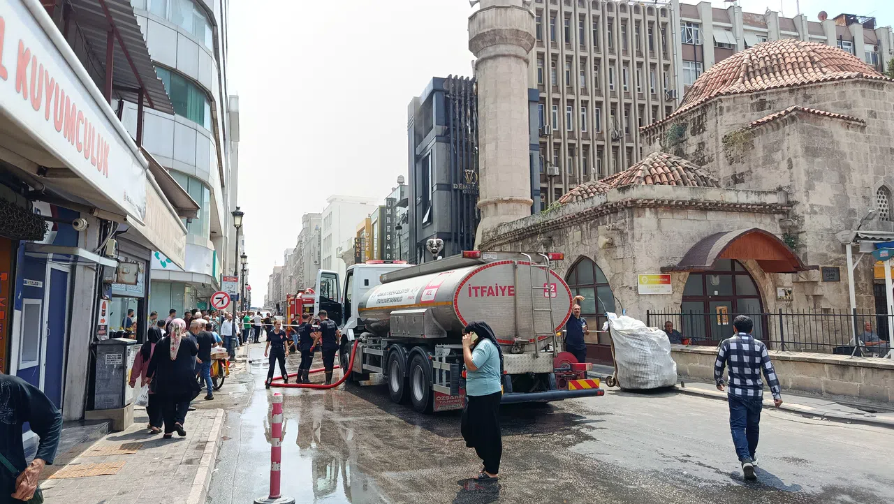 Kuyumcudaki Yangın Paniğe Neden Oldu