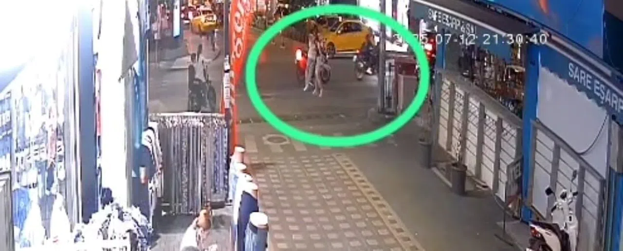 Motosikletli ile Yaya Arasında Sokak Ortasında Kavga