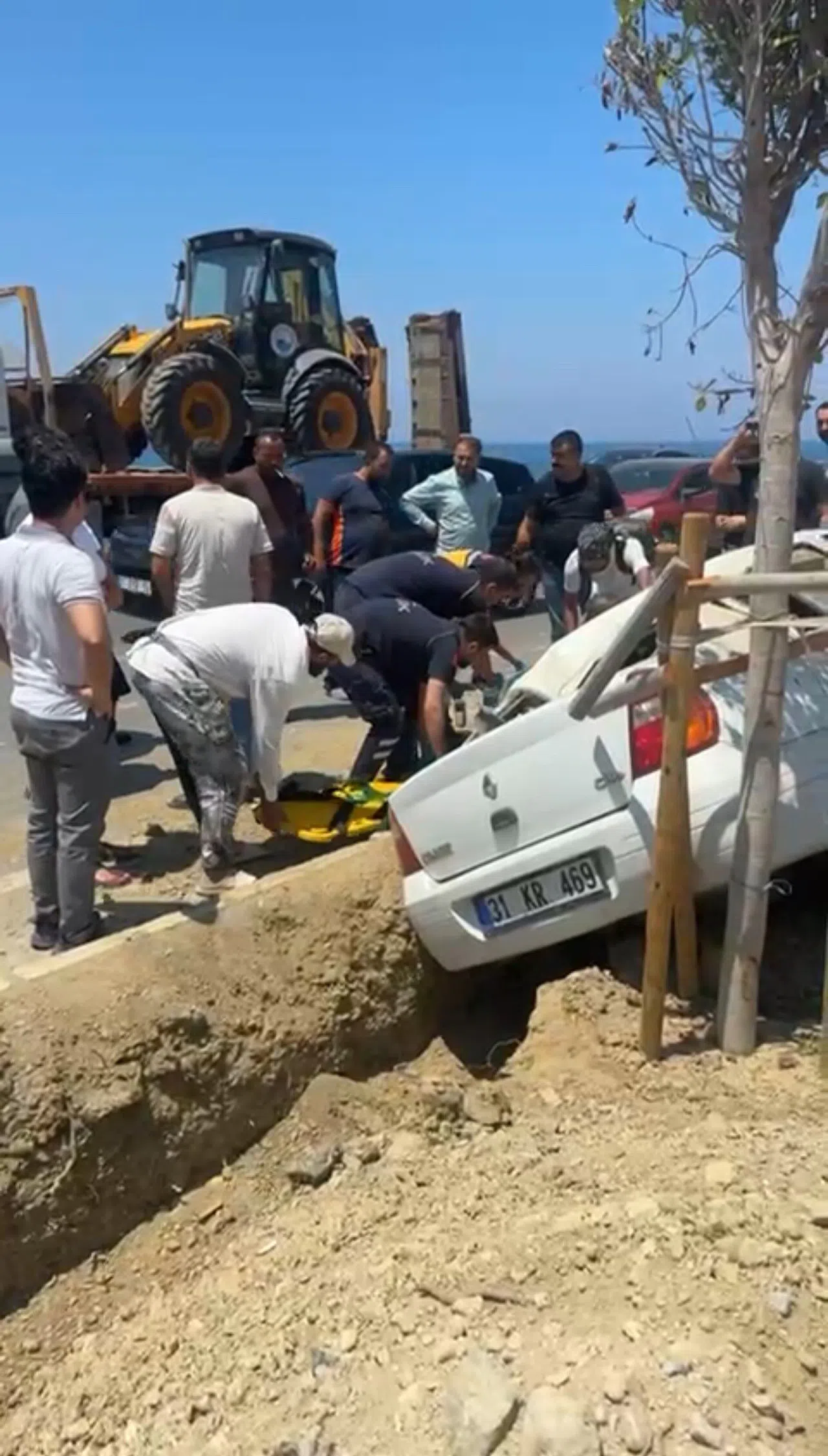 Orta Refüje Devrilen Otomobilin Sürücüsü Yaralandı