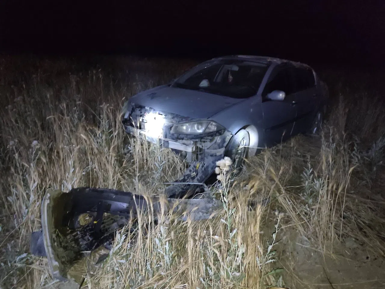 Otomobil Tarlaya Uçtu: 2 Yaralı