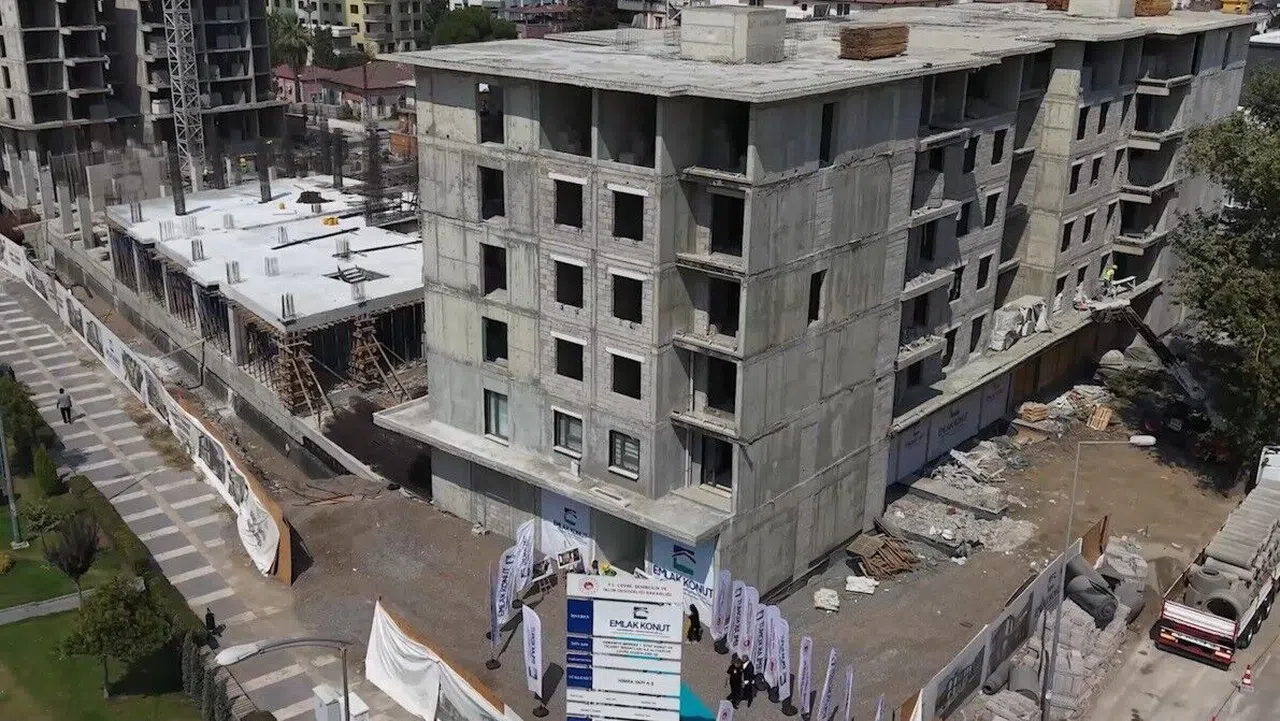 Rezerv Alanda Binalar Yükseliyor