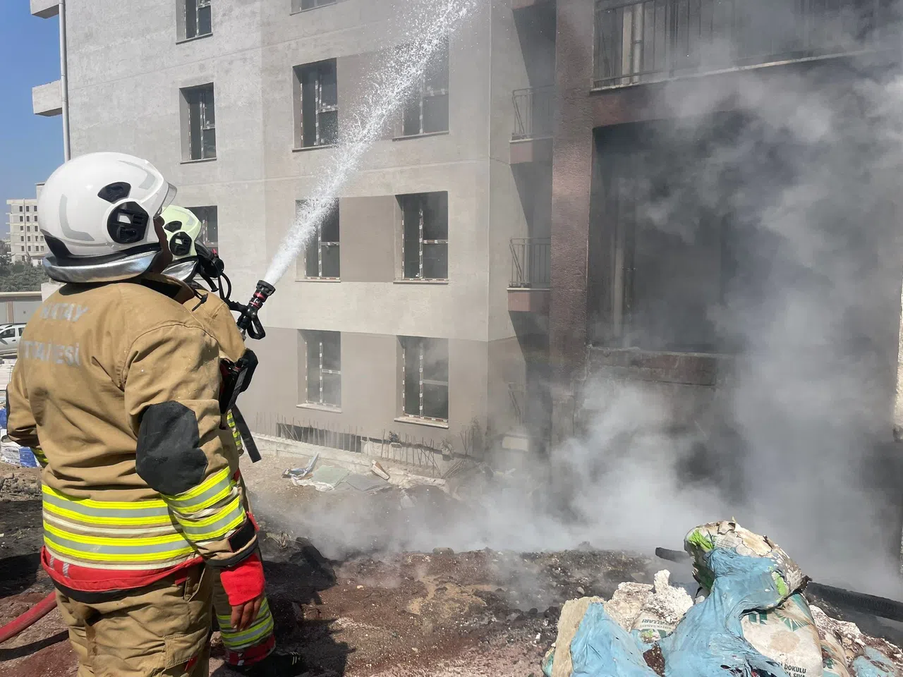 Şantiye yangını büyümeden söndürüldü