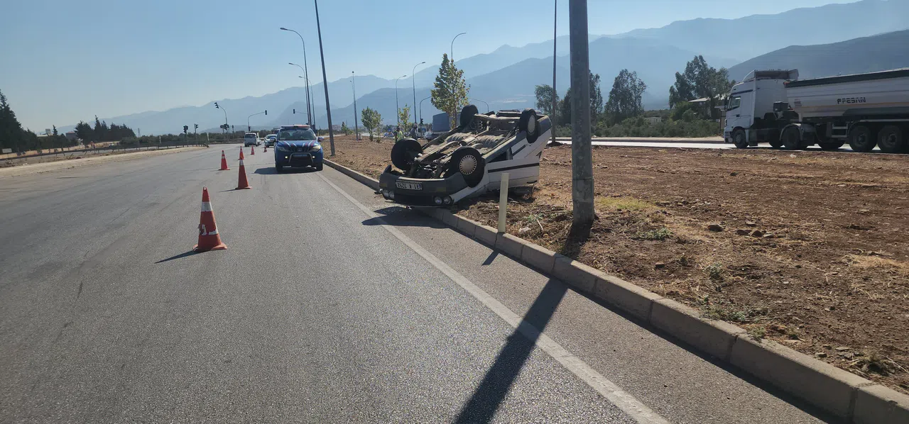 Takla Atarak Ters Dönen Otomobilin Sürücüsü Yaralandı