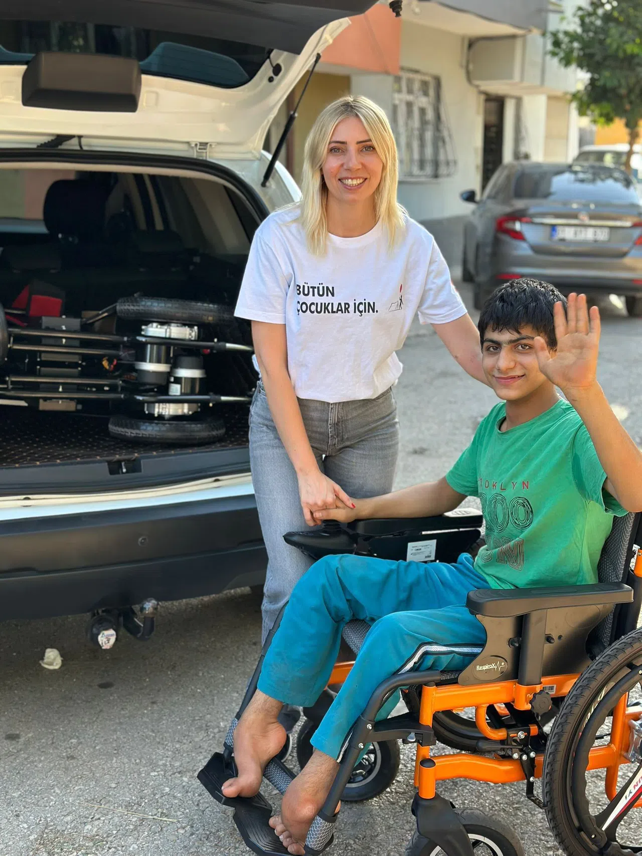 Tekerlekli Sandalyesi Çalınan Enes'e Destek