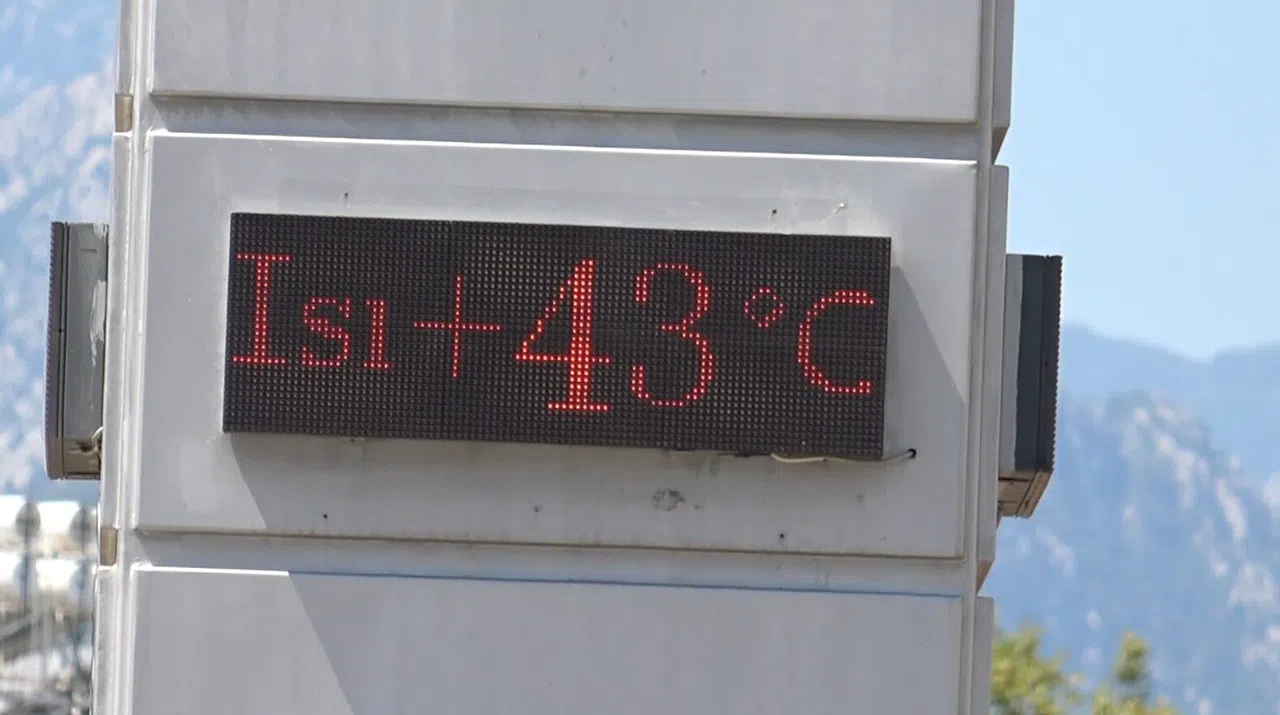 Termometreler 43 Dereceyi Gördü, Sahiller Doldu