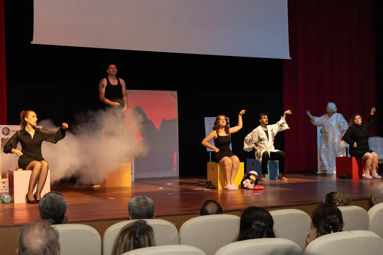 Tiyatro Perdeleri "Bir Hazırlık Manifestosu" ile Açıldı