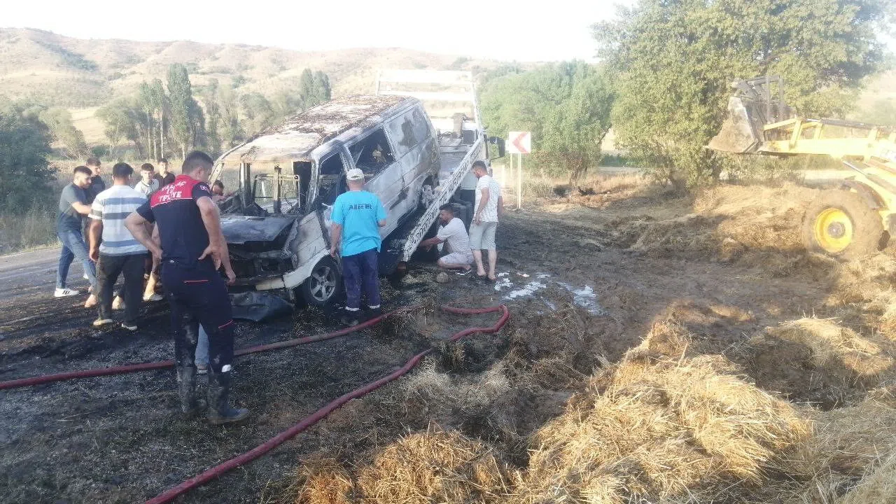 Traktöre Yüklenen Saman Balyaları Alev Aldı